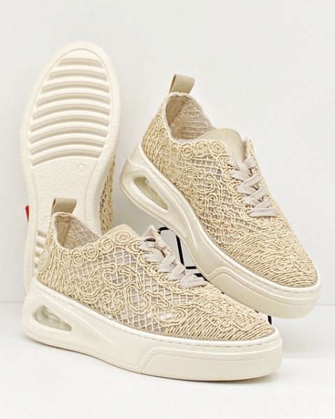 buty ze sznurków
