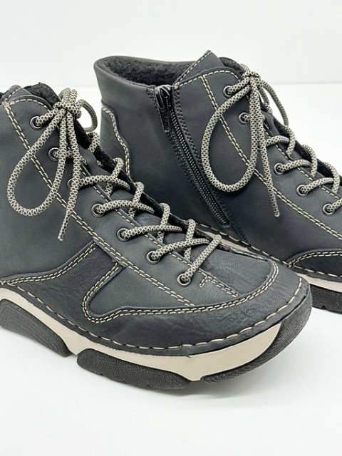 sznurowane buty Rieker