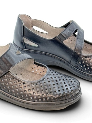 Szerokie buty Axel 1879 czarne, ażurowe, na rzepy, zakres tęgości H-J-K