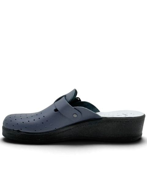 granatowe buty do szpitala